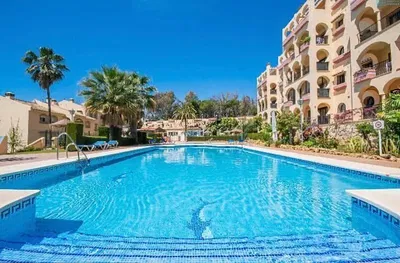 Dnevna soba; drveni pod, prirodno svjetlo, moderni stil, visoki plafoni