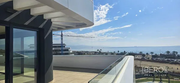 Σαλόνι; ξύλινο πάτωμα, φυσικό φως, μοντέρνο στυλ, ψηλά ταβάνια