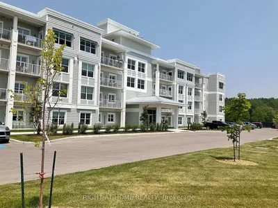 Σαλόνι; ξύλινο πάτωμα, φυσικό φως, μοντέρνο στυλ, ψηλά ταβάνια