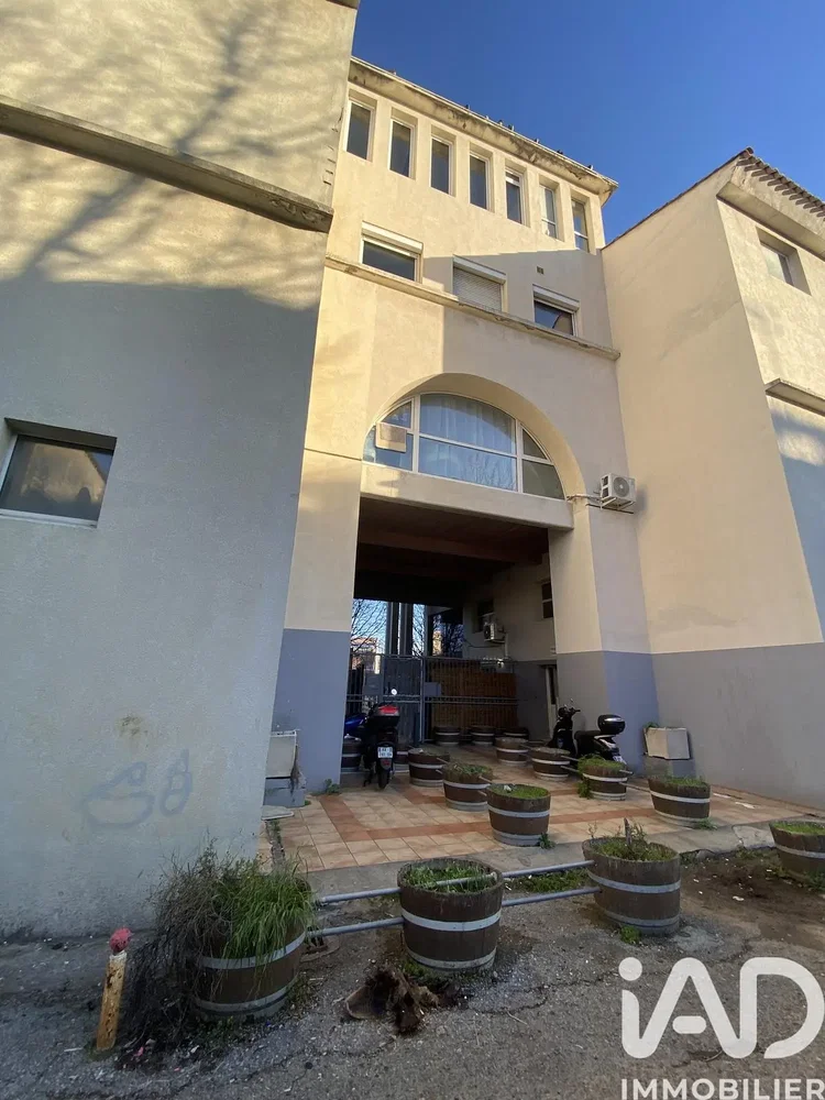 غرفة معيشة; أرضية خشبية, ضوء طبيعي, أسلوب عصري, أسقف عالية