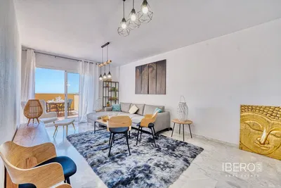 Living room; wood floor, natural light, modern style, high ceiling