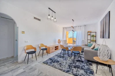 Living room; wood floor, natural light, modern style, high ceiling