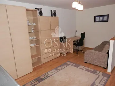 Kuchnia; sprzęt kuchenny, podłoga drewniana, światło dzienne, styl nowoczesny