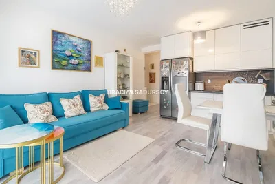 Living room; wood floor, natural light, modern style, high ceiling