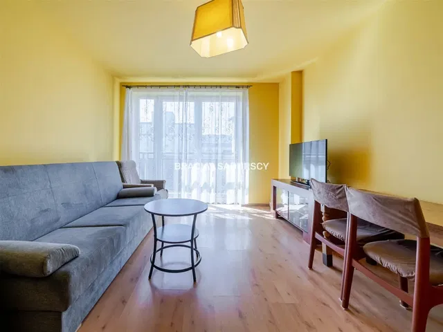 Dnevni boravak; drveni pod, prirodna svjetlost, moderan stil, visoki stropovi