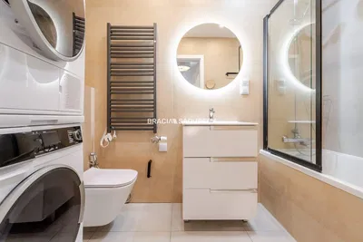 Sala de estar; chão de madeira, luz natural, estilo moderno, teto alto