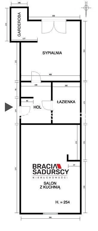 Sala de estar; chão de madeira, luz natural, estilo moderno, teto alto