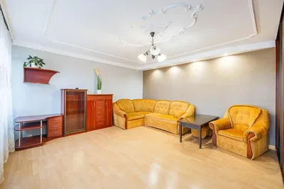 Sala de estar; chão de madeira, luz natural, estilo moderno, teto alto