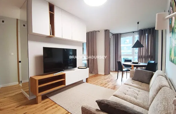 Woonkamer; houten vloer, natuurlijk licht, moderne stijl, hoge plafonds