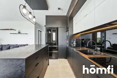 Salon; parquet, lumière naturelle, style moderne, hauteur sous plafond