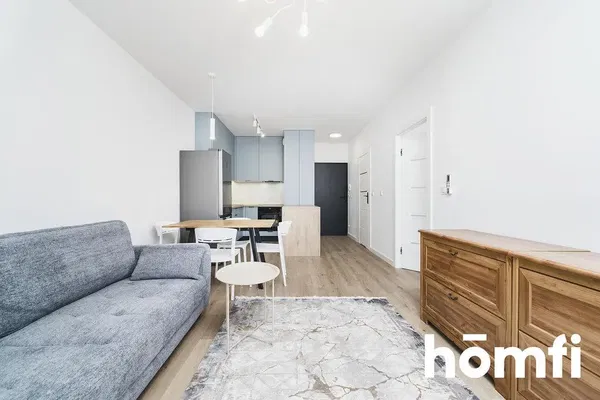 Woonkamer; houten vloer, natuurlijk licht, moderne stijl, hoge plafonds