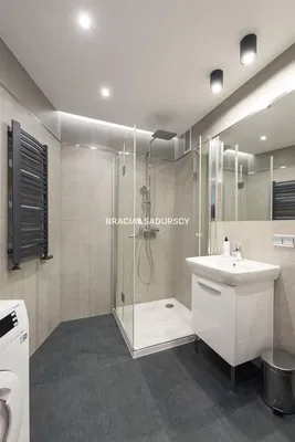 Σαλόνι; ξύλινο πάτωμα, φυσικό φως, μοντέρνο στυλ, ψηλά ταβάνια