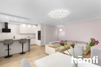 Salon; podłoga drewniana, światło dzienne, styl nowoczesny, wysokie sufity