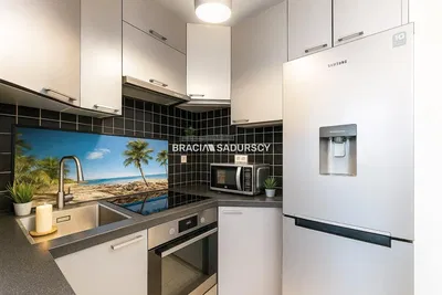 Wohnzimmer; holzboden, tageslicht, moderner stil, hohe decken