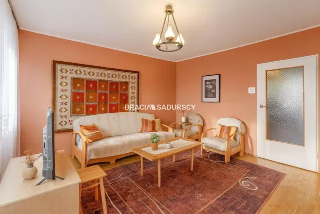 Dnevna soba; drveni pod, prirodno svjetlo, moderni stil, visoki plafoni