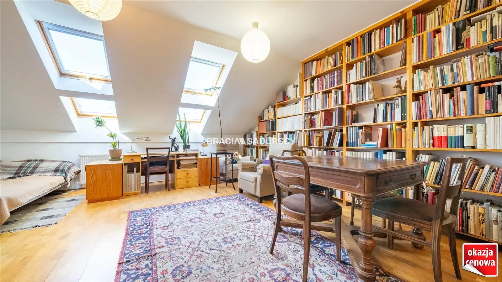 Dnevni boravak; drveni pod, prirodna svjetlost, moderan stil, visoki stropovi