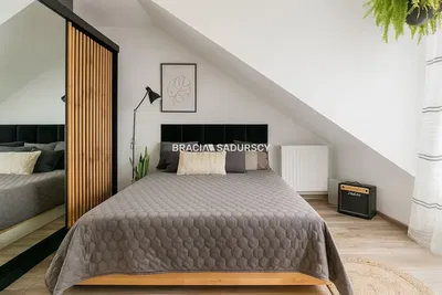 Living room; wood floor, natural light, modern style, high ceiling