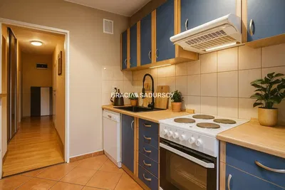 Σαλόνι; ξύλινο πάτωμα, φυσικό φως, μοντέρνο στυλ, ψηλά ταβάνια