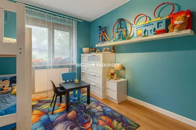 Κουζίνα; συσκευές κουζίνας, ξύλινο πάτωμα, φυσικό φως, μοντέρνο στυλ, ανακαινισμένο