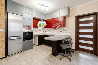 Σαλόνι; ξύλινο πάτωμα, φυσικό φως, μοντέρνο στυλ, ψηλά ταβάνια