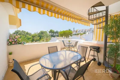 Living room; wood floor, natural light, modern style, high ceiling