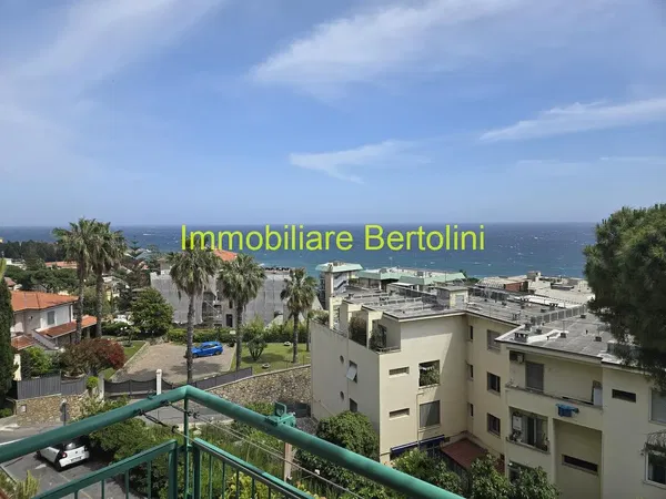 Soggiorno; pavimento in legno, luce naturale, stile moderno, soffitti alti