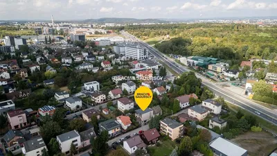 Kuhinja; kuhinjski aparati, drveni pod, prirodno svjetlo, moderni stil, renoviran