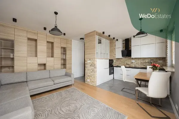 Salon; parquet, lumière naturelle, style moderne, hauteur sous plafond