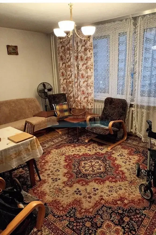 Cuisine; électroménager, parquet, lumière naturelle, style moderne, rénové