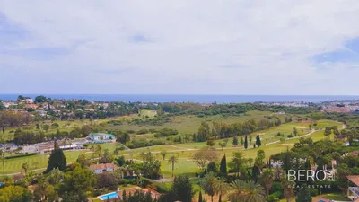 Living room; wood floor, natural light, modern style, high ceiling