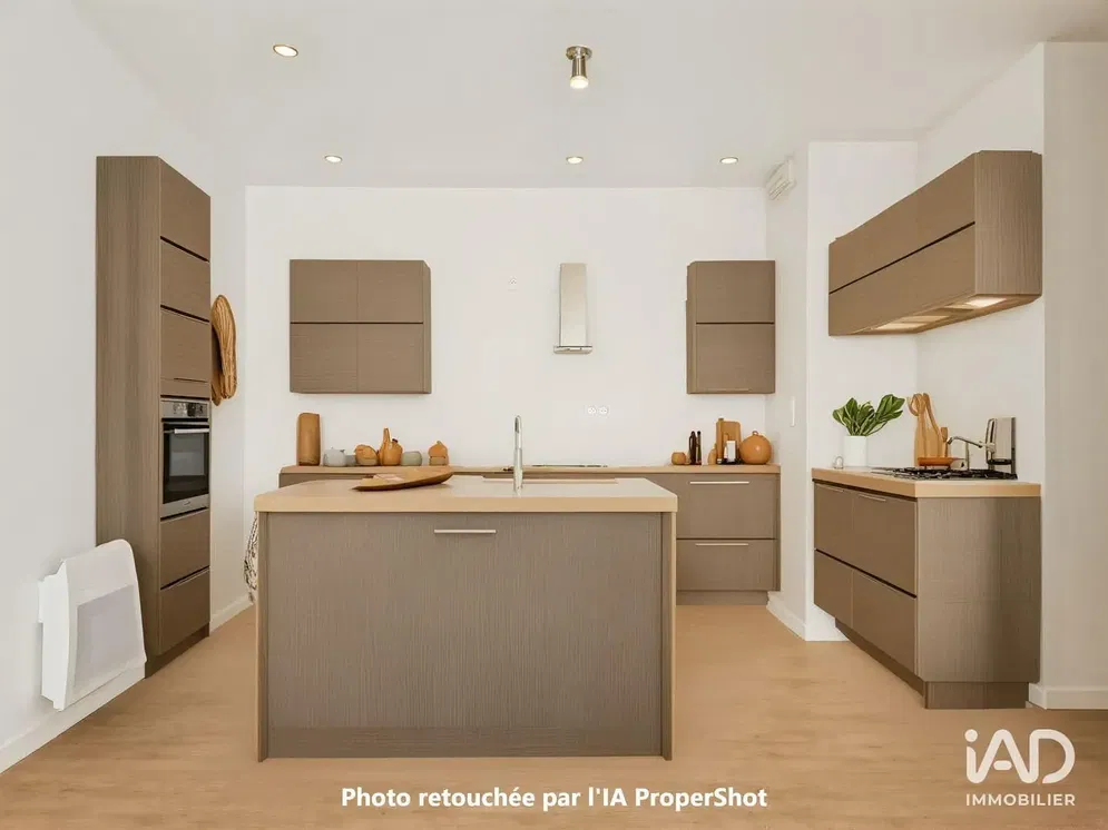 Sala de estar; chão de madeira, luz natural, estilo moderno, teto alto