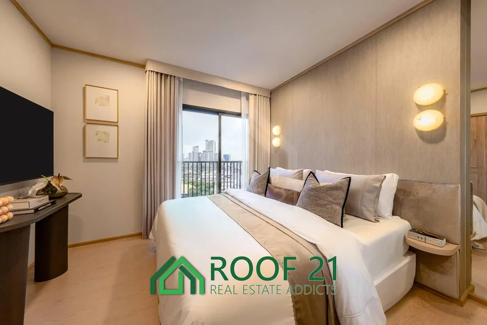Salon; parquet, lumière naturelle, style moderne, hauteur sous plafond