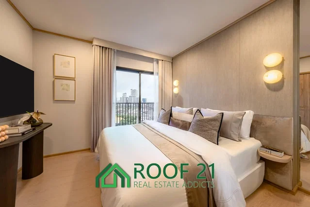 Salon; parquet, lumière naturelle, style moderne, hauteur sous plafond