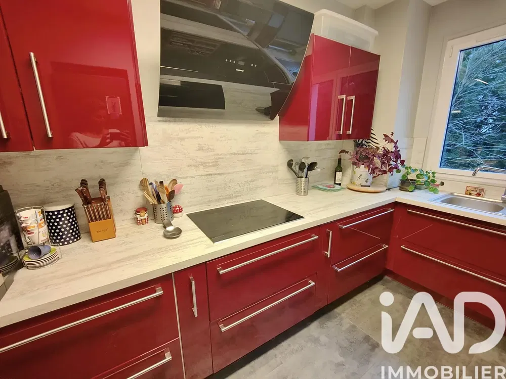 Dnevna soba; drveni pod, prirodno svjetlo, moderni stil, visoki plafoni