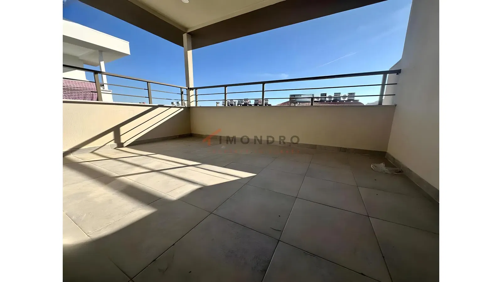 Living room; wood floor, natural light, modern style, high ceiling