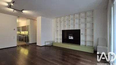 Cucina; elettrodomestici, pavimento in legno, luce naturale, stile moderno, ristrutturato