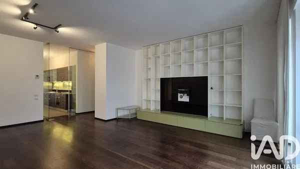 Cucina; elettrodomestici, pavimento in legno, luce naturale, stile moderno, ristrutturato