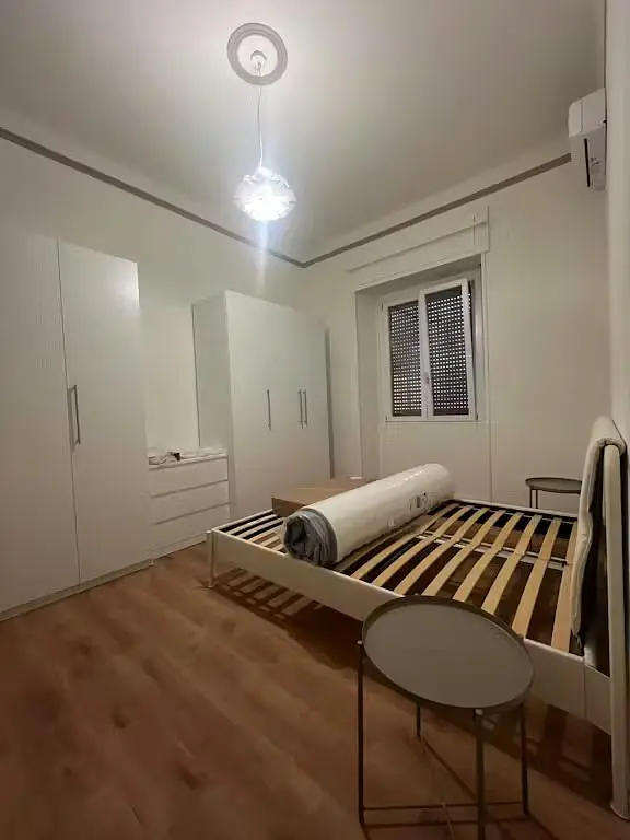 Dnevna soba; drveni pod, prirodno svjetlo, moderni stil, visoki plafoni