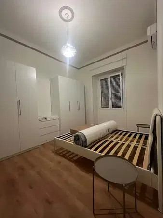 Living room; wood floor, natural light, modern style, high ceiling