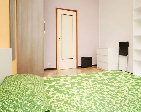 Soggiorno; pavimento in legno, luce naturale, stile moderno, soffitti alti