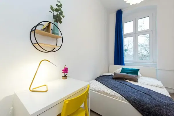 Dnevna soba; drveni pod, prirodno svjetlo, moderni stil, visoki plafoni