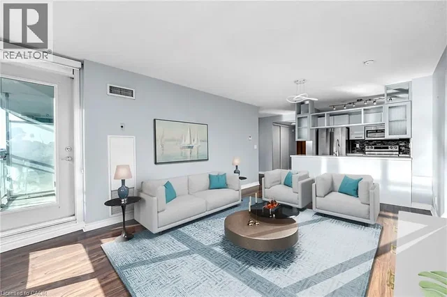 Κουζίνα; συσκευές κουζίνας, ξύλινο πάτωμα, φυσικό φως, μοντέρνο στυλ, ανακαινισμένο