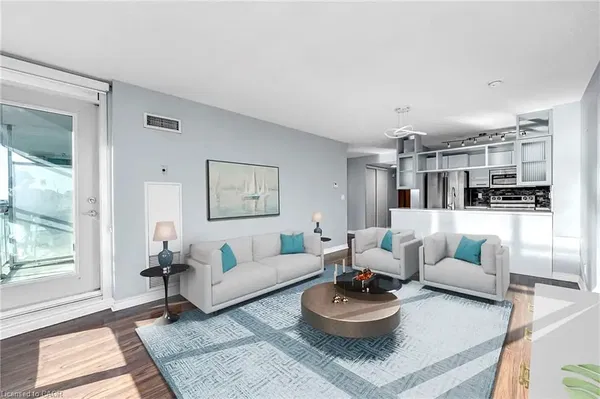 Oturma odası; ahşap zemin, doğal ışık, modern stil, yüksek tavan