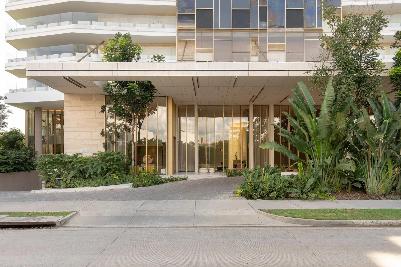 مطبخ; أجهزة المطبخ, أرضية خشبية, ضوء طبيعي, أسلوب عصري, مجدد