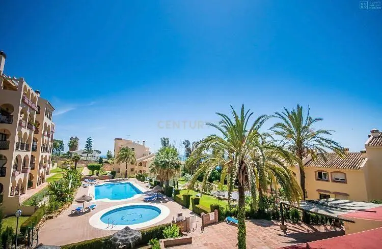 Dnevna soba; drveni pod, prirodno svjetlo, moderni stil, visoki plafoni