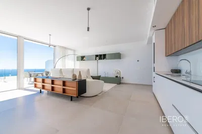 Salon; podłoga drewniana, światło dzienne, styl nowoczesny, wysokie sufity