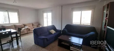 Living room; wood floor, natural light, modern style, high ceiling