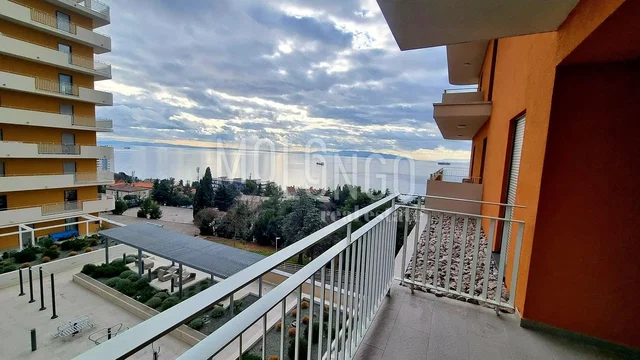 غرفة معيشة; أرضية خشبية, ضوء طبيعي, أسلوب عصري, أسقف عالية