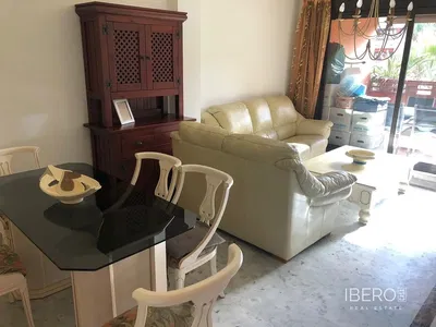 غرفة معيشة; أرضية خشبية, ضوء طبيعي, أسلوب عصري, أسقف عالية