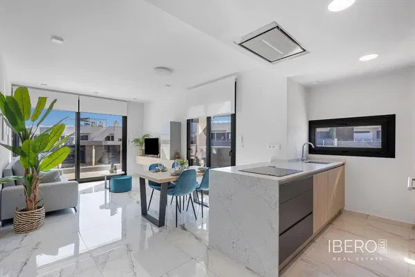 Woonkamer; houten vloer, natuurlijk licht, moderne stijl, hoge plafonds